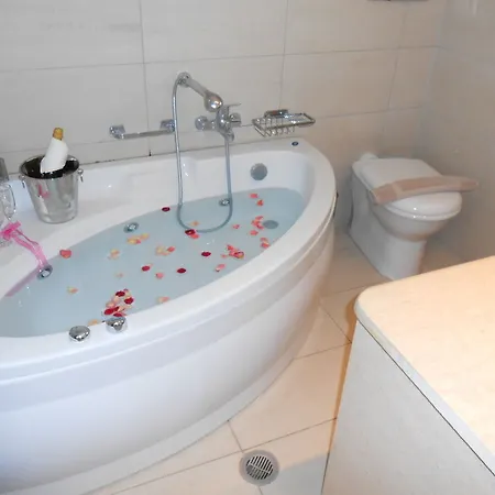 Ionian Princess מלון אצ'ארבי